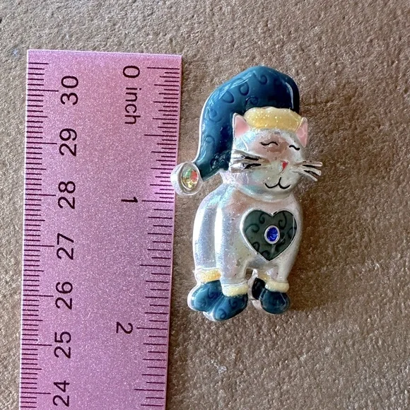 Vintage Kenneth Cole Cat Brooch Wearing Hat, Booties & Heart Enameled Crystal - Picture 13 of 13